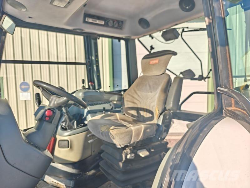 Valtra T120 الجرارات