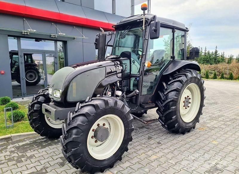 Valtra A93 الجرارات