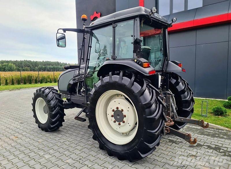 Valtra A93 الجرارات