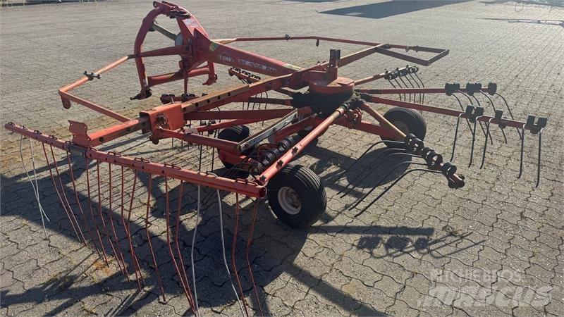 Kuhn GA300GM مكابس وميبسات التبن