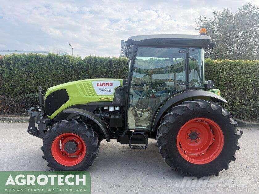CLAAS NEXOS 220F الجرارات