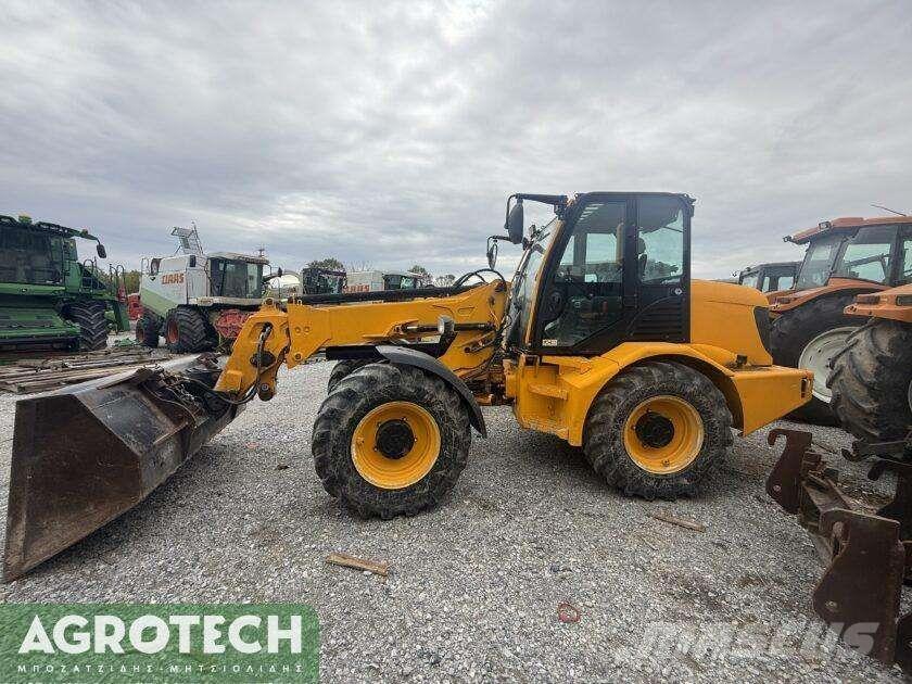 JCB TM 300 الجرارات