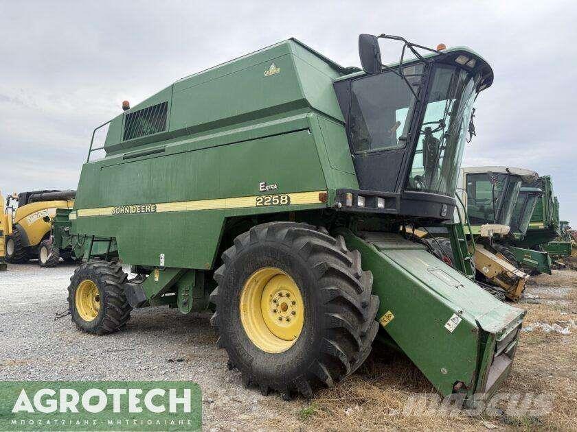 John Deere 2258 الجرارات