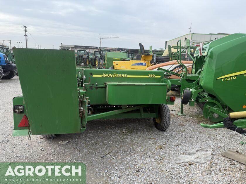 John Deere 359 الجرارات