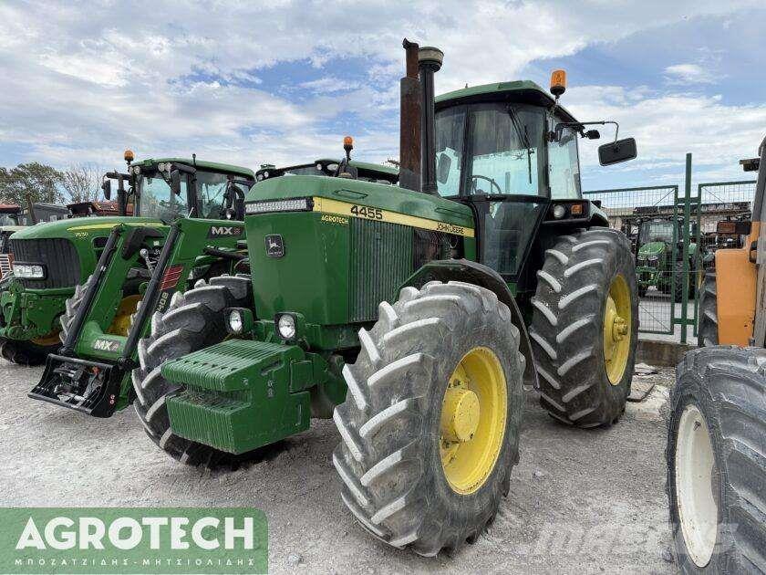 John Deere 4455 الجرارات