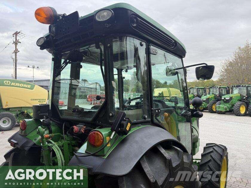 John Deere 5075 GF الجرارات