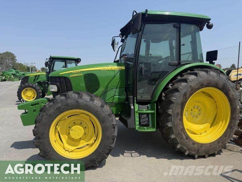 John Deere 5820 الجرارات