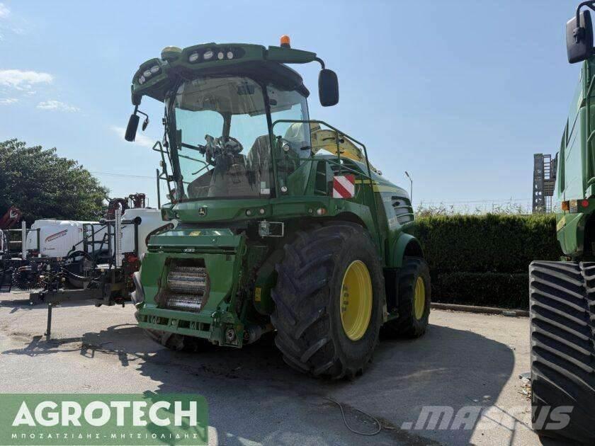 John Deere 8300 الجرارات