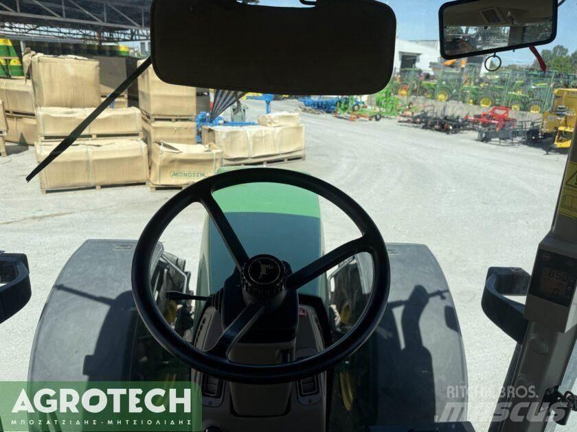 John Deere 8400 الجرارات