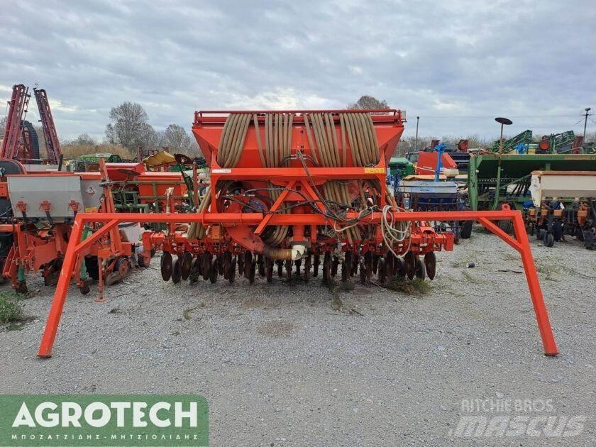 Kuhn VENTA LC 3500 الجرارات