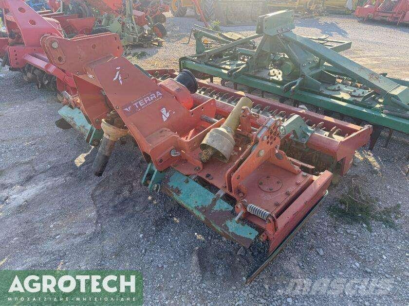 Kverneland NGM 251 الجرارات