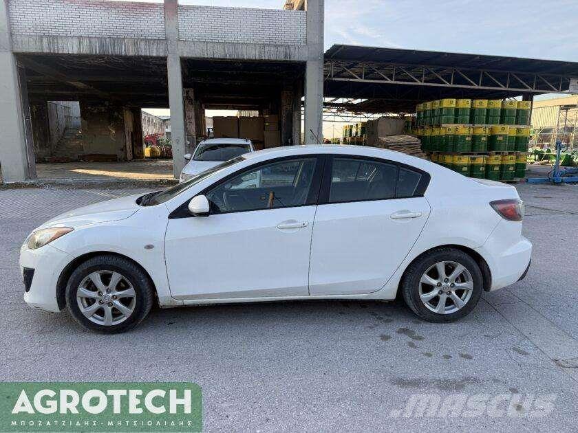 Mazda 3 سيارات