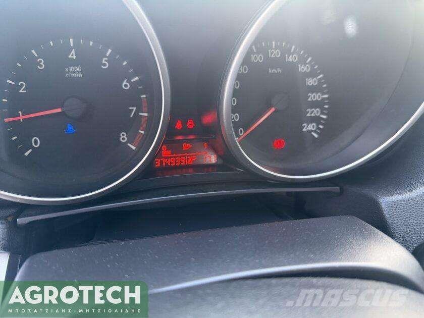 Mazda 3 سيارات