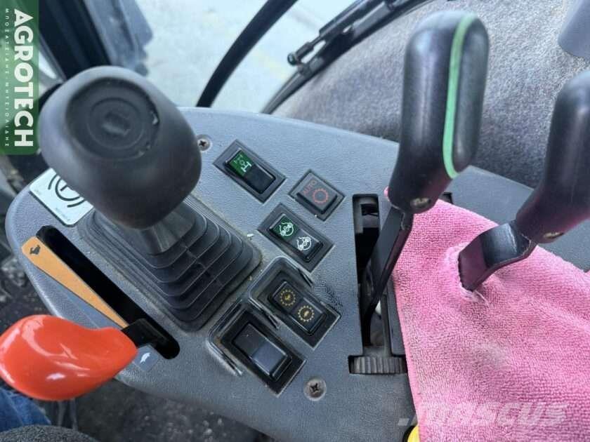 New Holland 8770 الجرارات