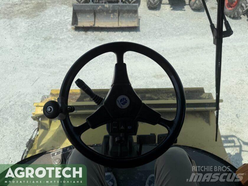 New Holland TX 68 الجرارات