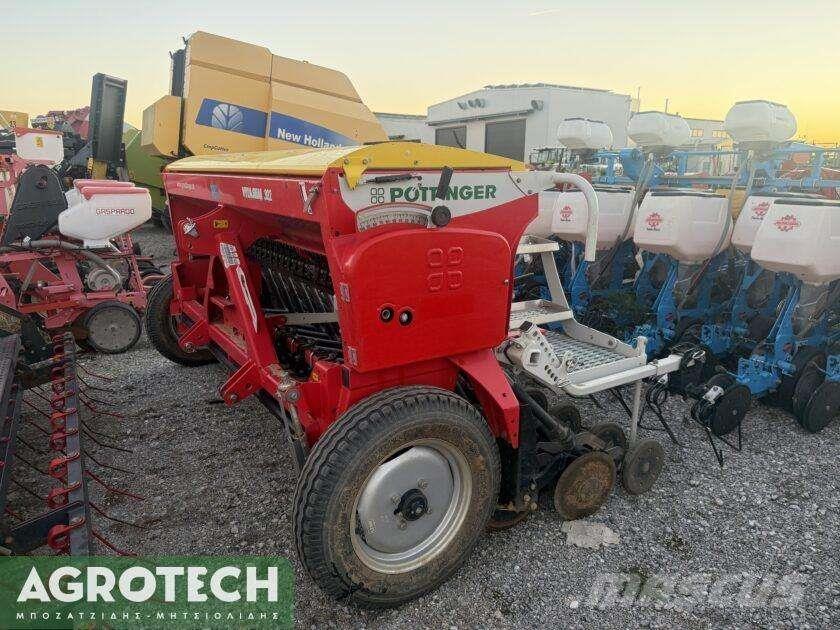 Pöttinger  الجرارات