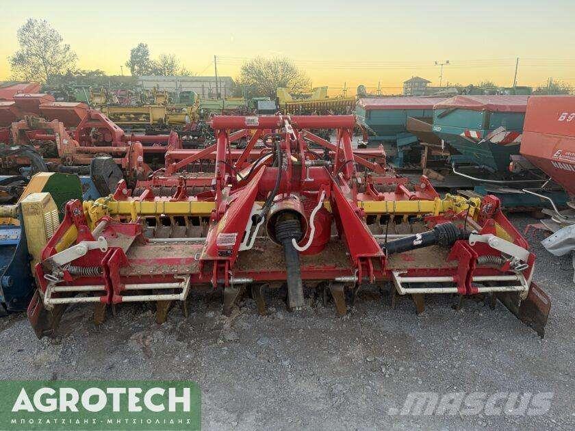 Pöttinger  الجرارات