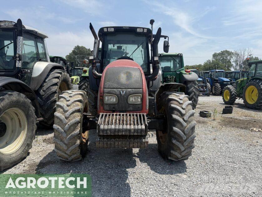 Valtra T151 الجرارات