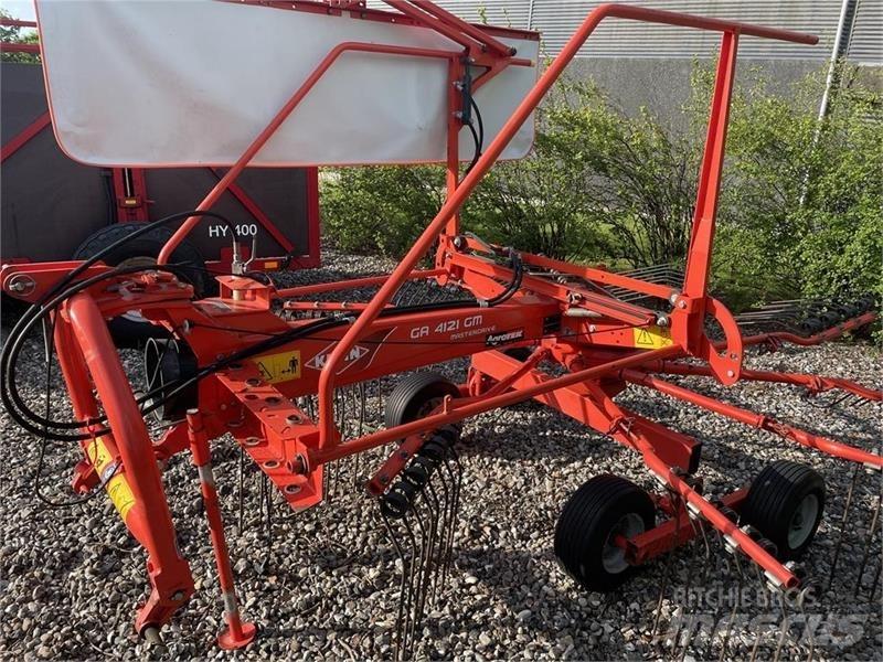 Kuhn GA4121GM مكابس وميبسات التبن
