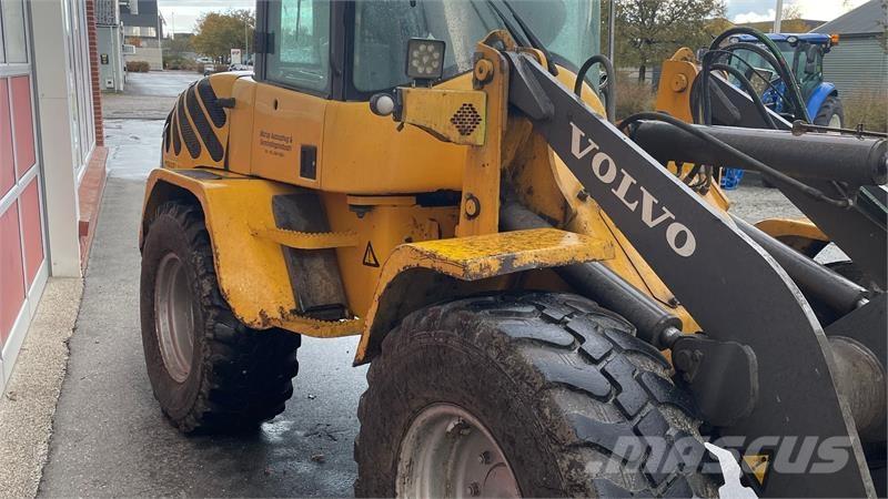 Volvo L35B لوادر بعجل