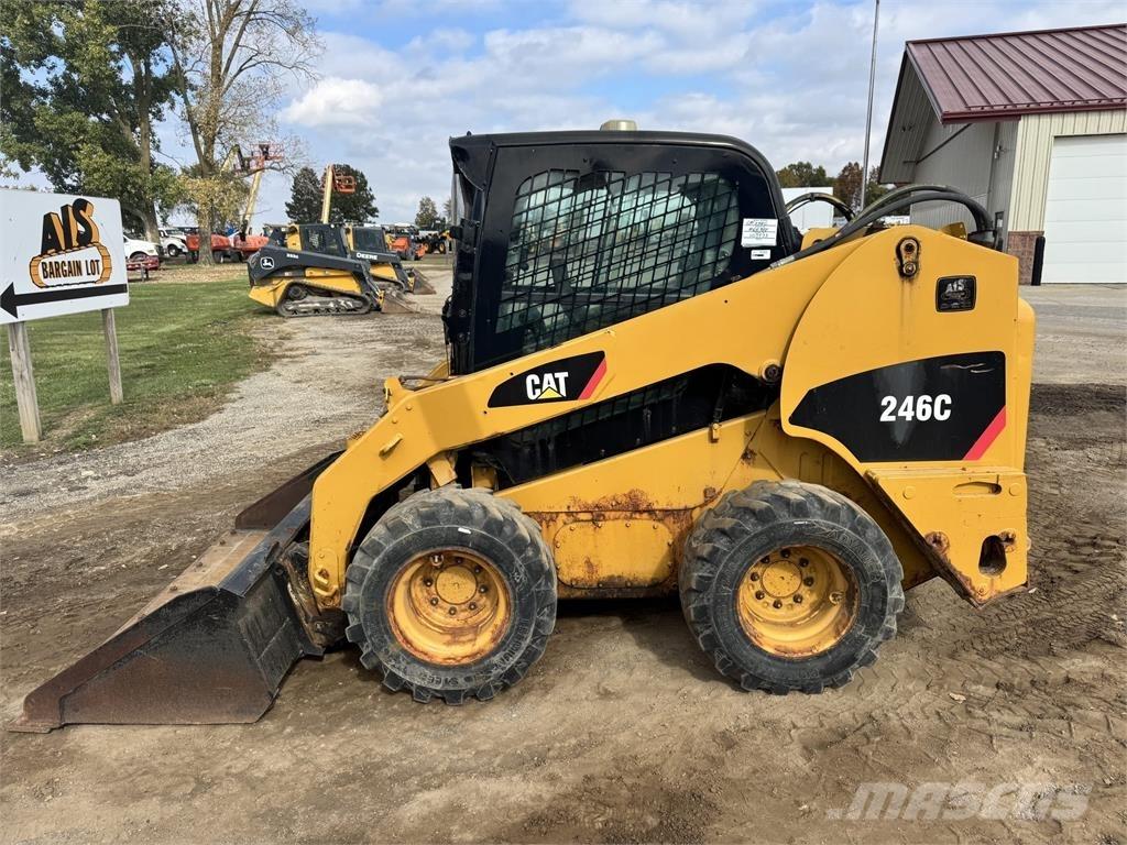 CAT 246C لوادر انزلاقية التوجيه
