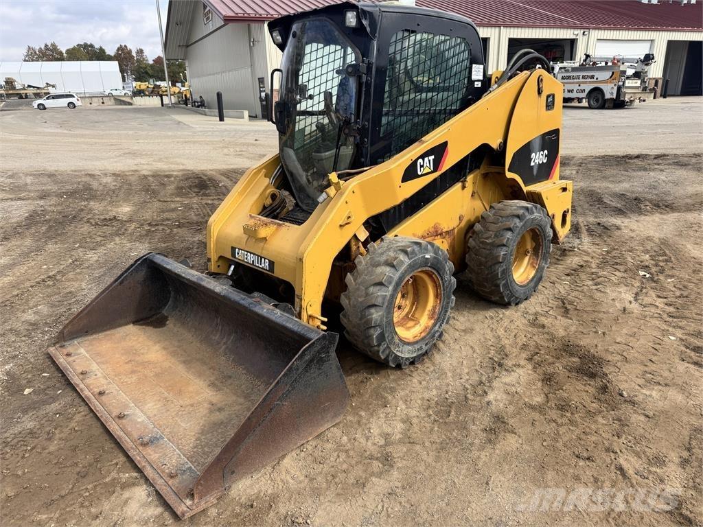 CAT 246C لوادر انزلاقية التوجيه