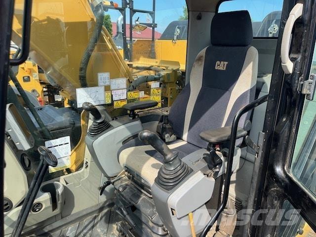 CAT 320EL حفارات زحافة