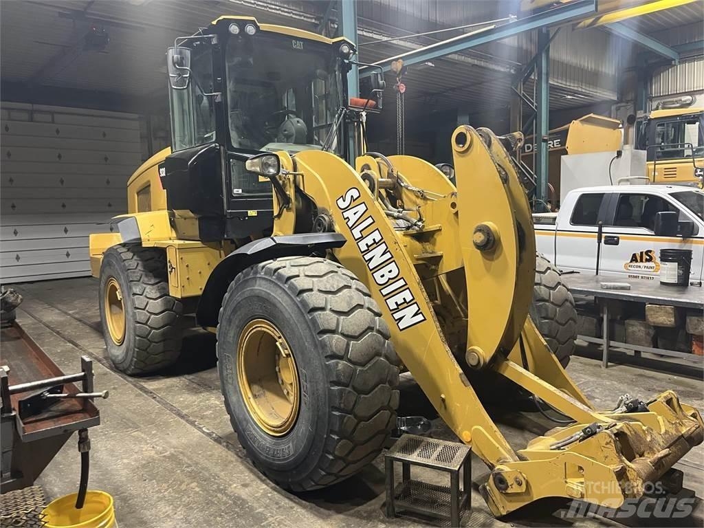 CAT 938M لوادر بعجل