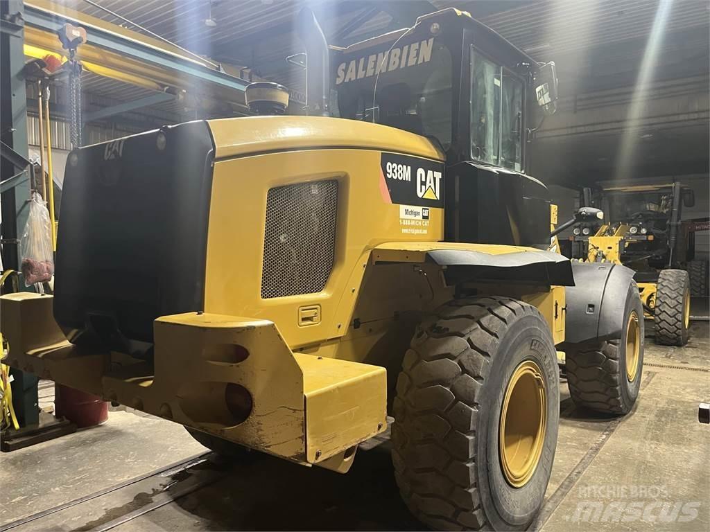 CAT 938M لوادر بعجل