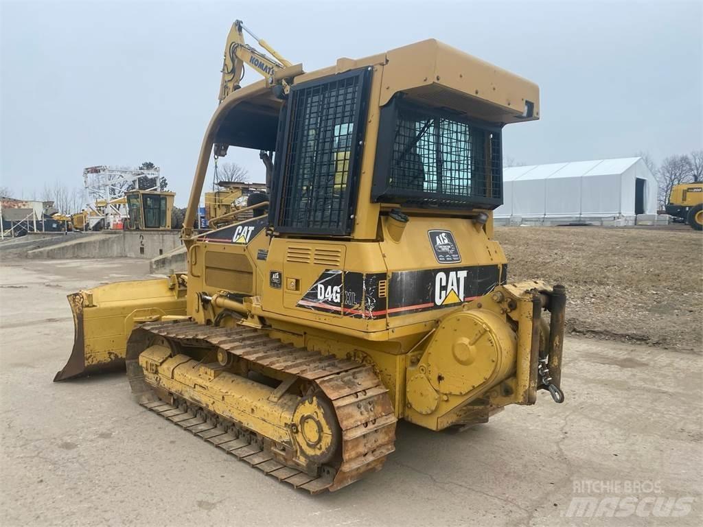 CAT D4G XL بلدوزرات مجنزرة