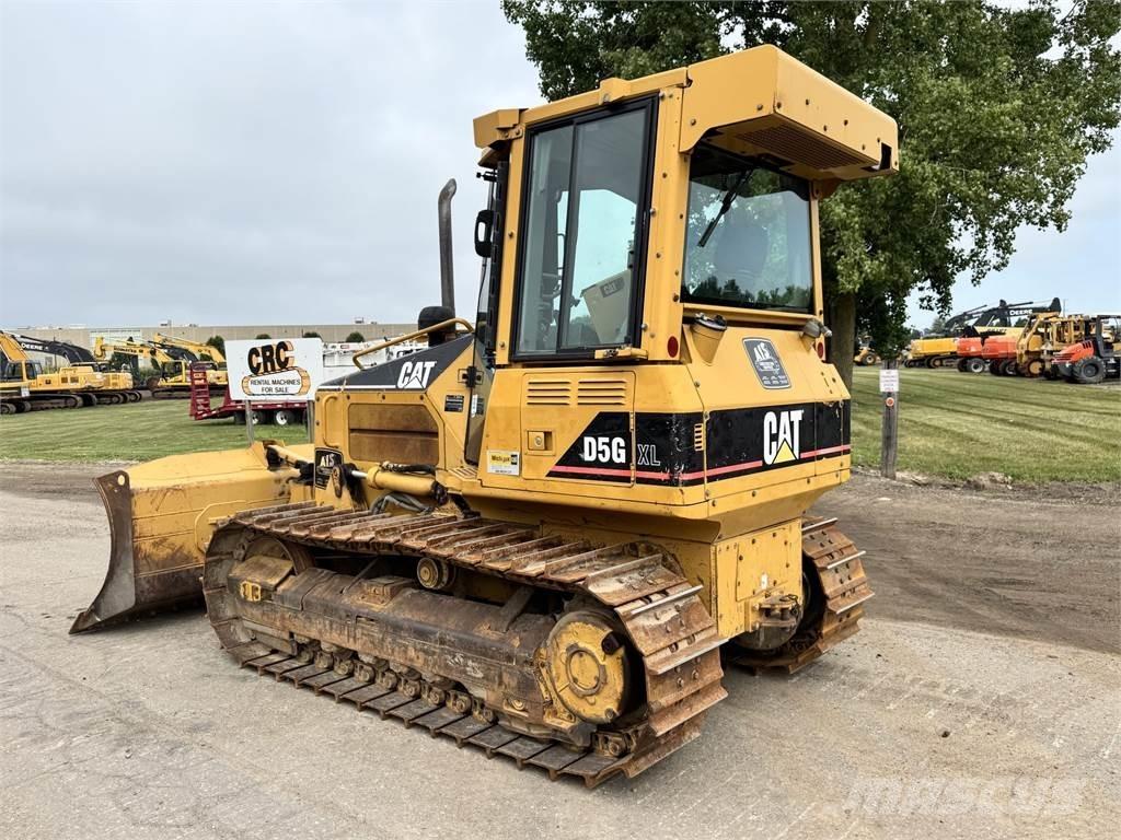 CAT D5G XL بلدوزرات مجنزرة