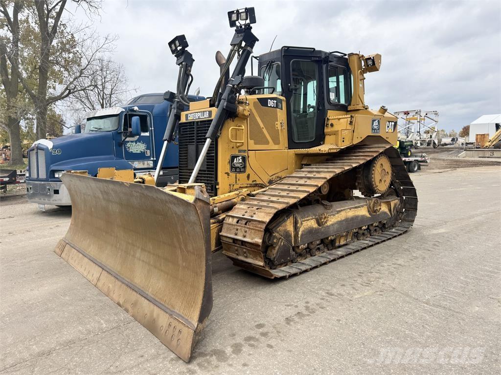 CAT D6T بلدوزرات مجنزرة