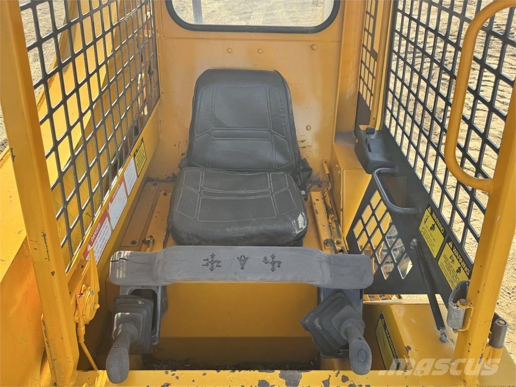 JCB 165 لوادر انزلاقية التوجيه