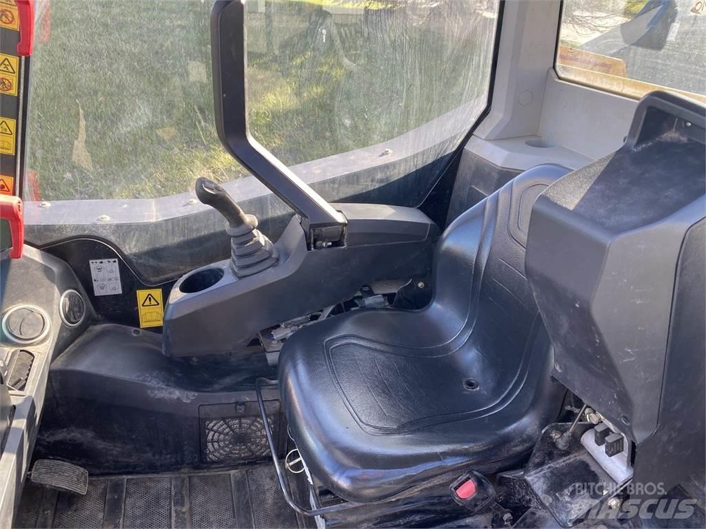 JCB 190 لوادر انزلاقية التوجيه