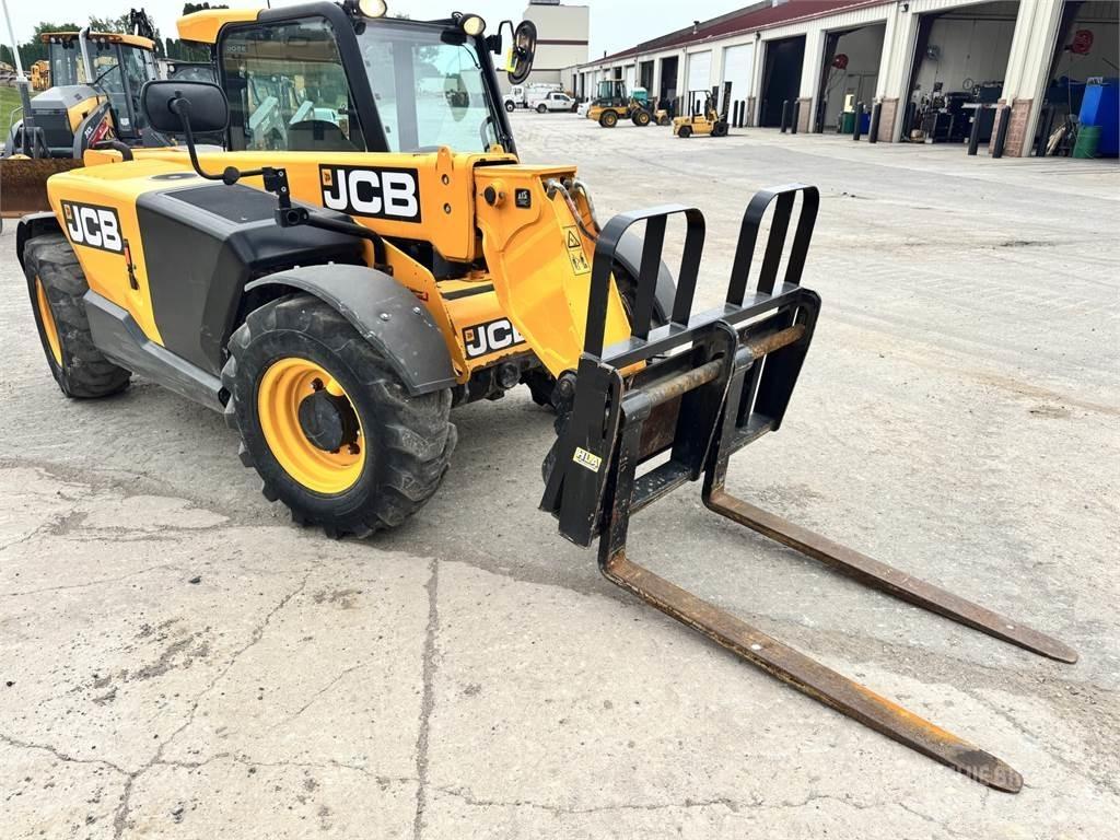 JCB 525-60 مناولات متداخلة