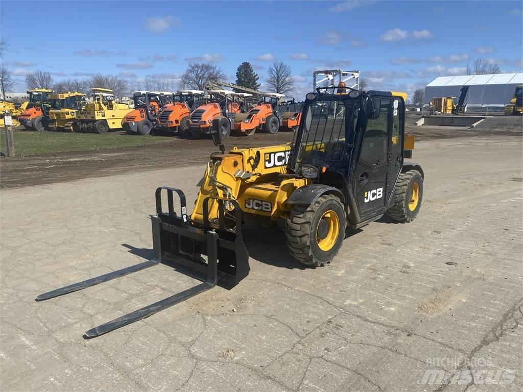 JCB 525-60 مناولات متداخلة
