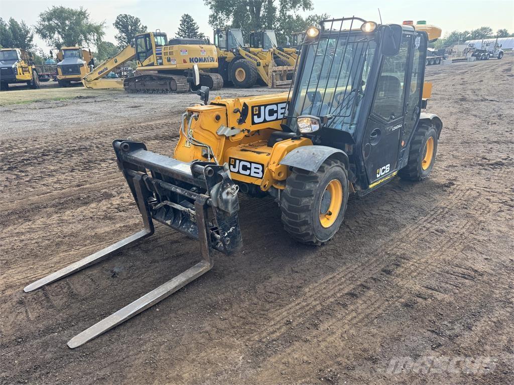 JCB 525-60 مناولات متداخلة