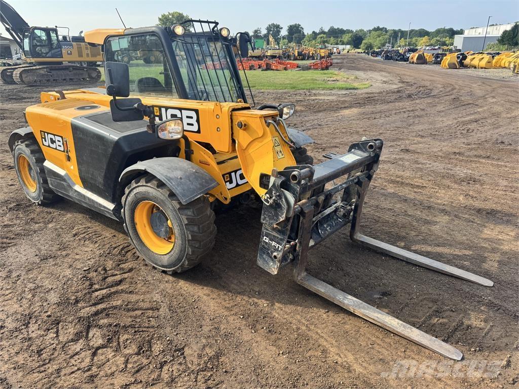JCB 525-60 مناولات متداخلة