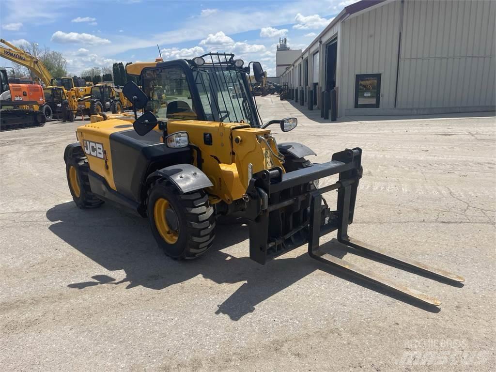 JCB 525-60 مناولات متداخلة