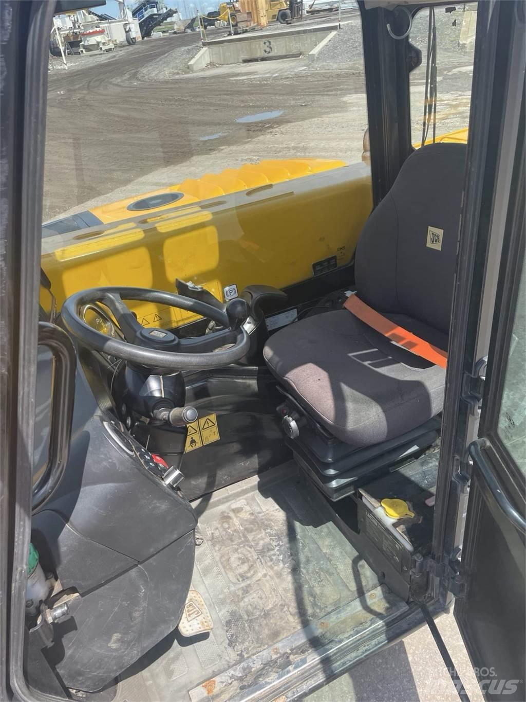 JCB 525-60 مناولات متداخلة