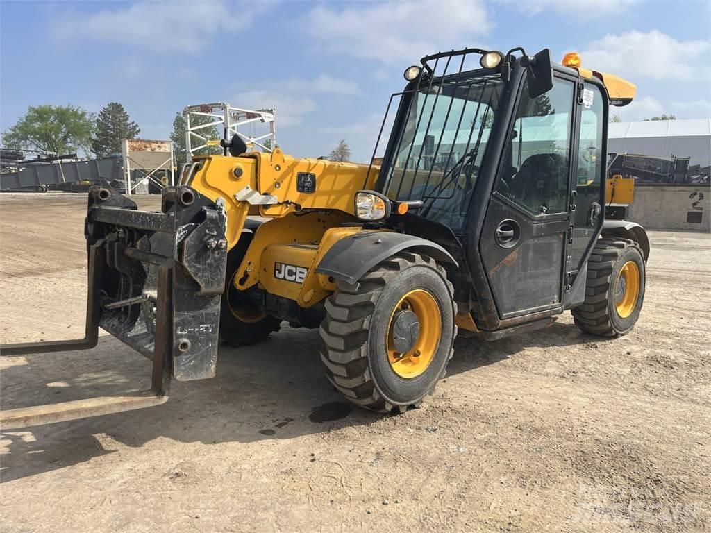 JCB 525-60 مناولات متداخلة