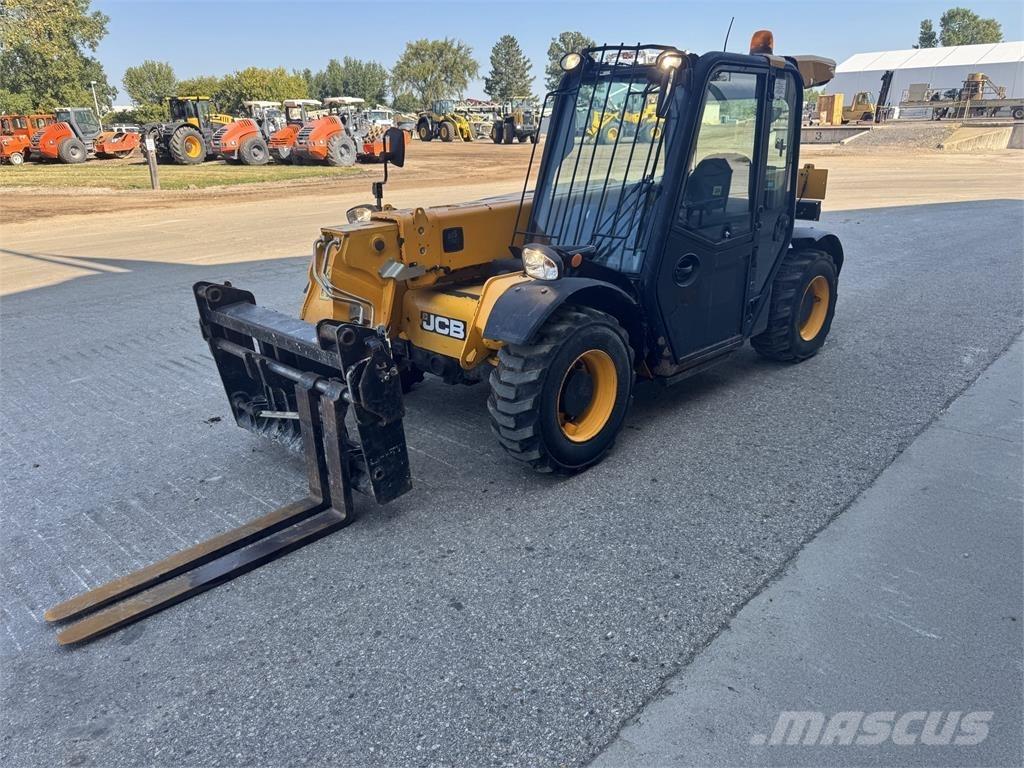 JCB 525-60 مناولات متداخلة