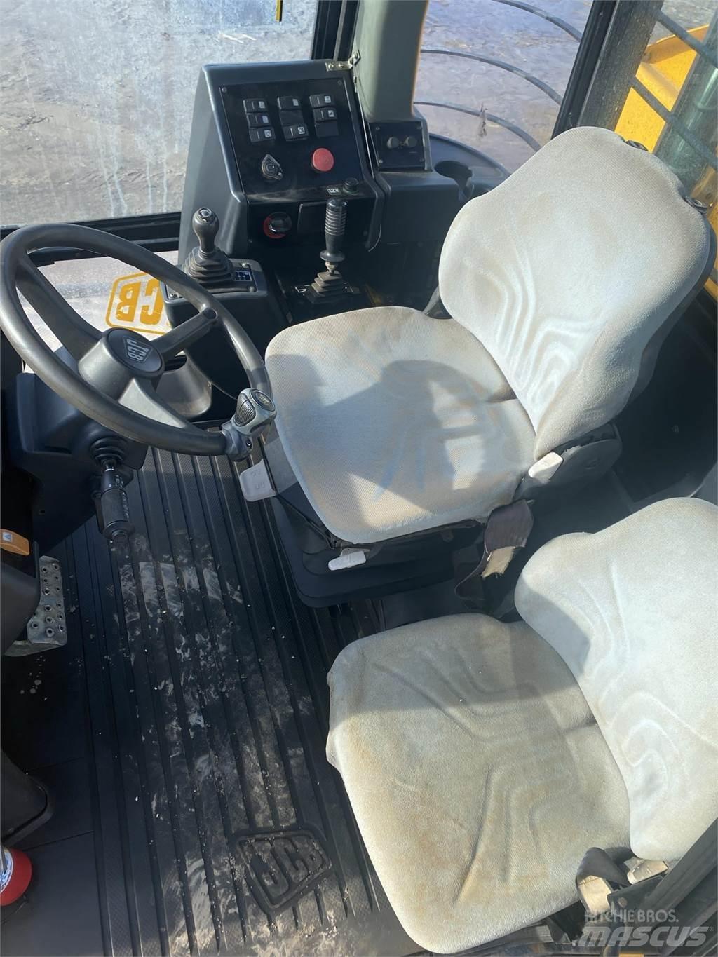 JCB 714 ساحبات مفصلية