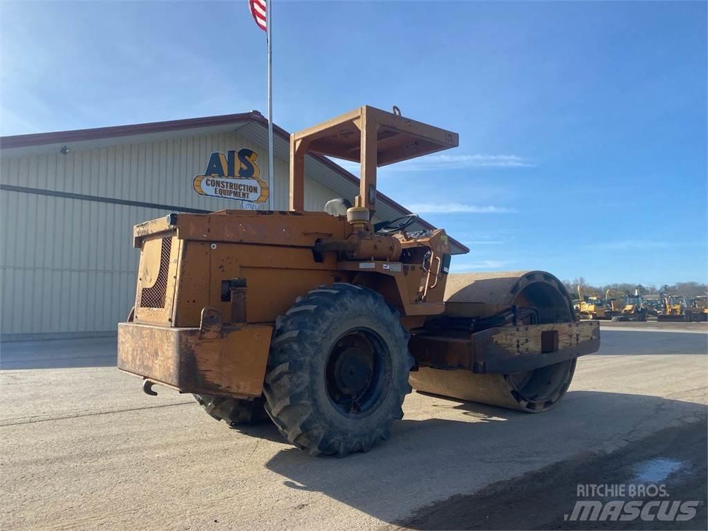 Sakai SV70T مكابس المخلفات