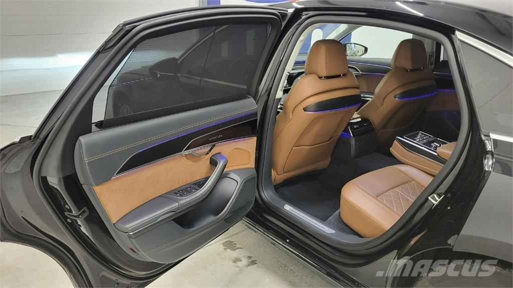 Audi A8 سيارات