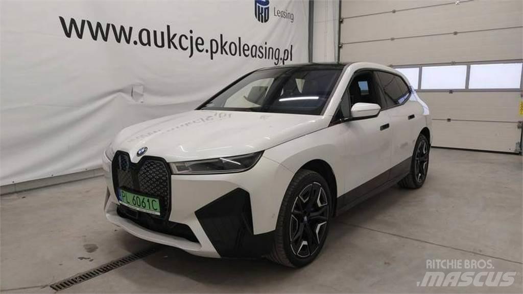 BMW iX سيارات
