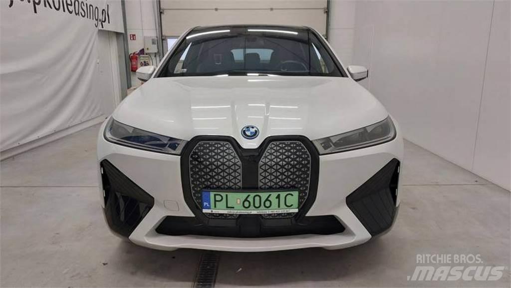 BMW iX سيارات