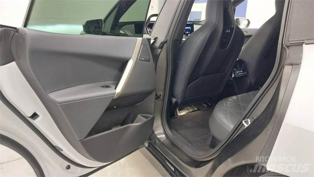 BMW iX سيارات