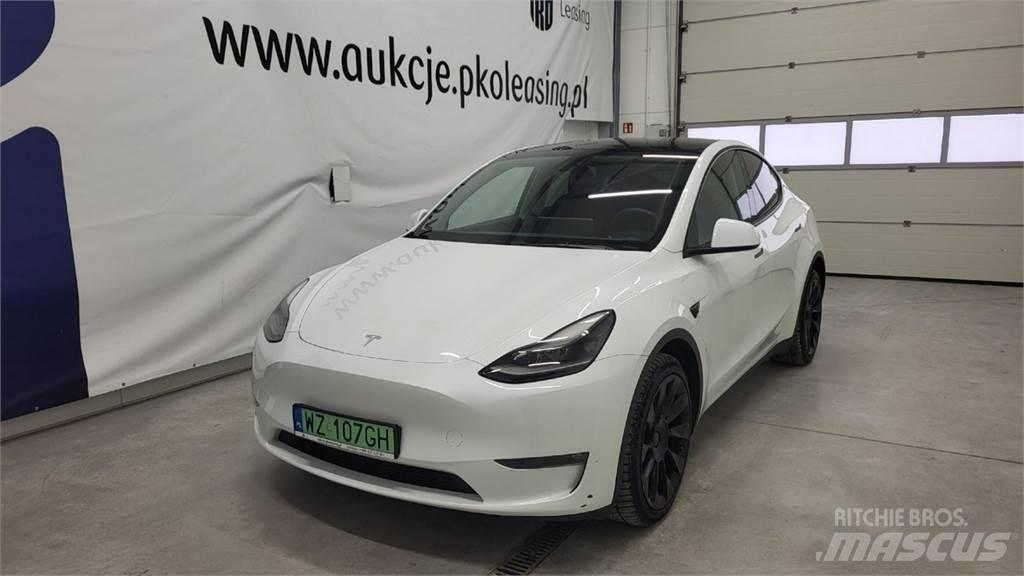 Tesla Y سيارات