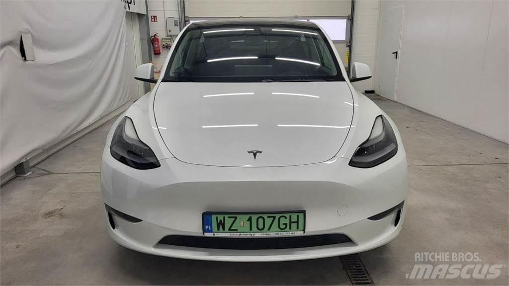 Tesla Y سيارات
